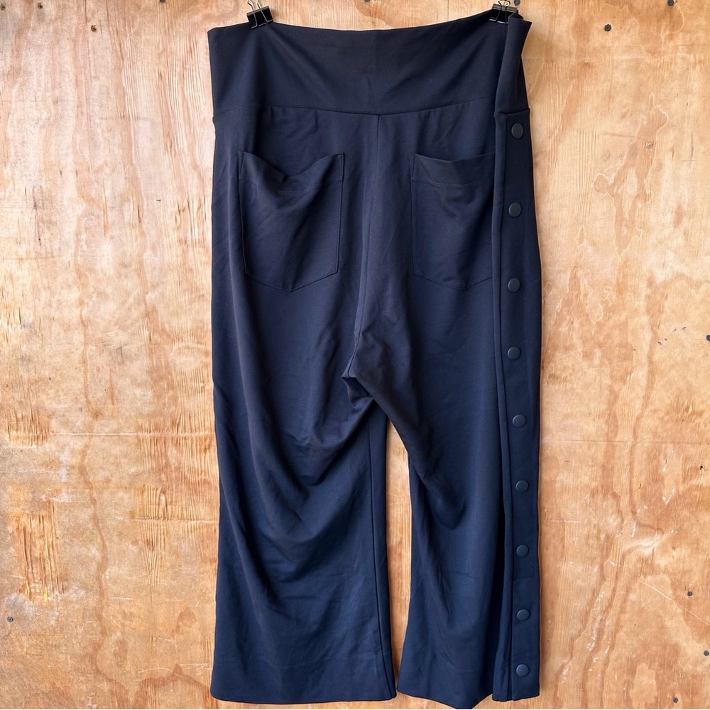 CAbi Black Cropped Wide-Leg Snap-Trim Pants - Picture 3 of 8